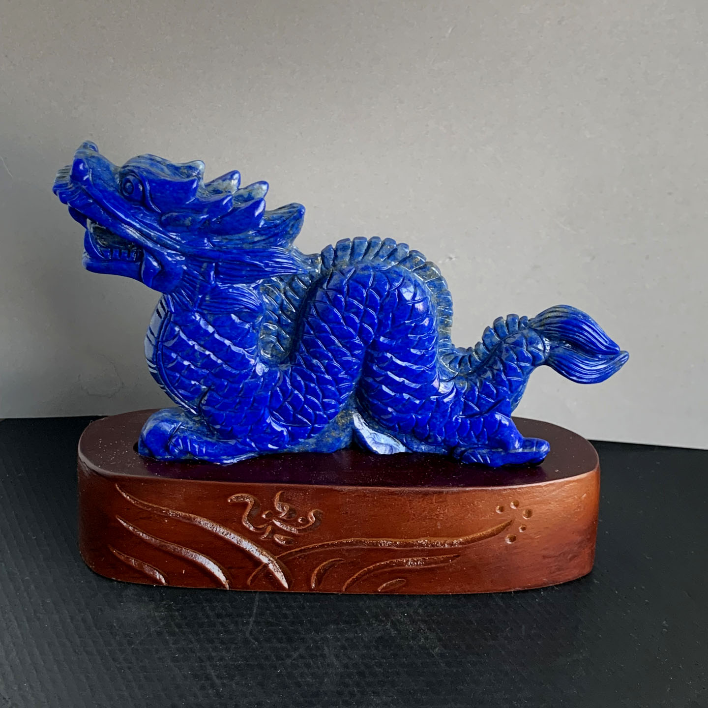 天然青金石雕刻龙摆件艳蓝原色