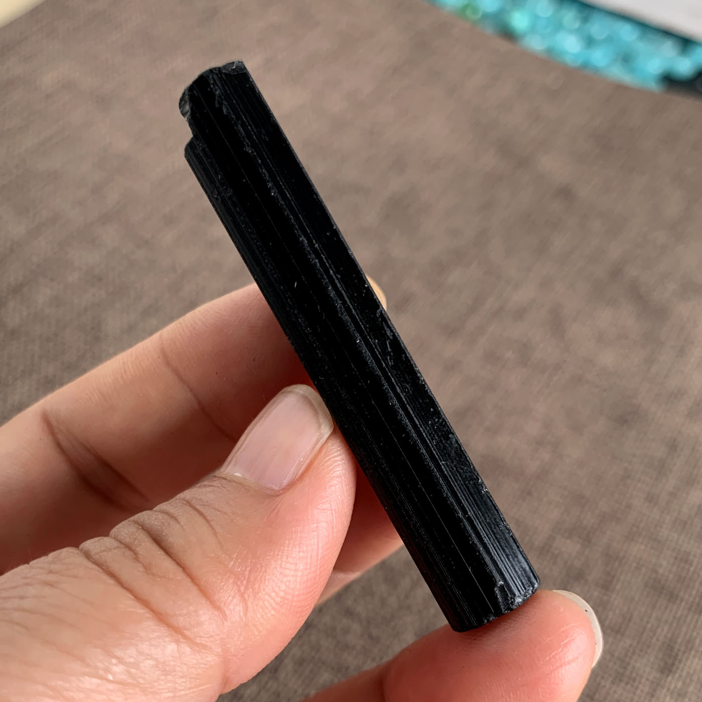 天然黑碧玺共生云母把玩