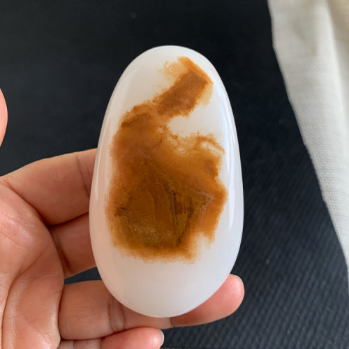 带皮打孔天然阿富汗白玉摆件