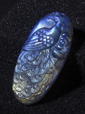 吊坠钠长石雕刻孔雀项链