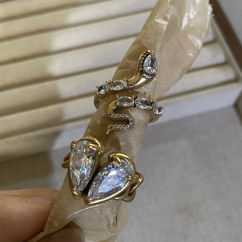 戒指女小众设计轻奢高级感复古做旧灵蛇形锆石爱心开口指环女士