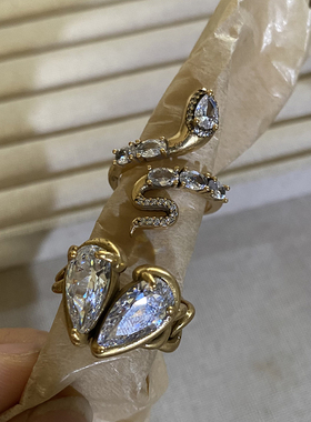 戒指女小众设计轻奢高级感复古做旧灵蛇形锆石爱心开口指环女士