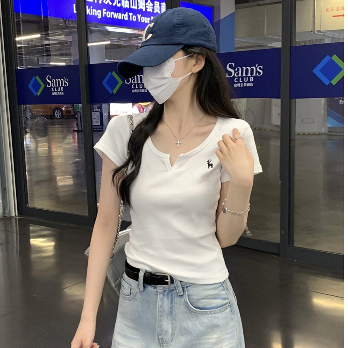 2026夏装新款正肩v领白色短袖t恤女独特漂亮超好看小衫短款上衣