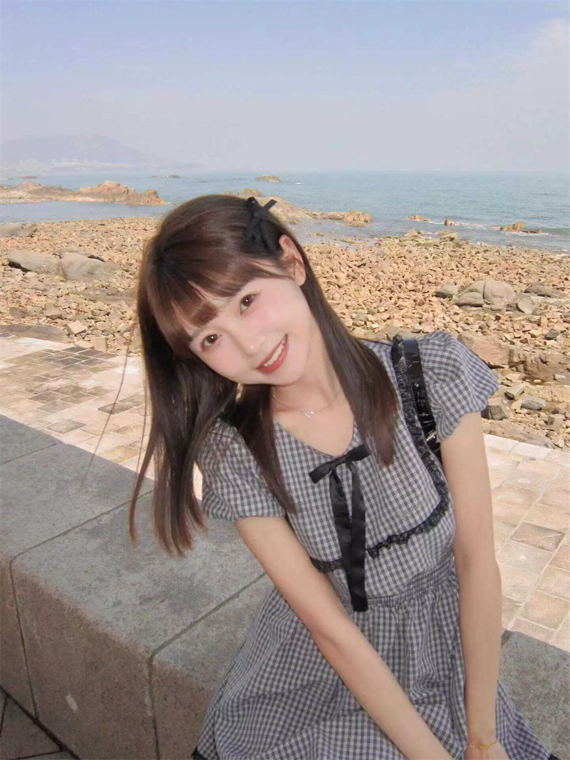 黑白格子法式泡泡袖连衣裙女夏2024年新款娃娃领收腰显瘦格子短裙