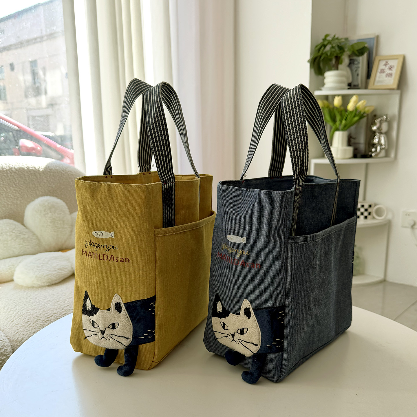 出口日本kusuguru刺绣爬猫大容量带隔层手提饭盒包学生补习袋