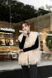 V领真皮毛一体金丝山羊浅米色马甲厂家直销