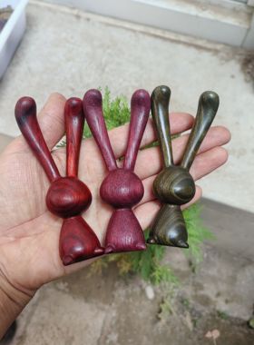 绿檀木紫檀木紫罗兰木料兔子手把件鼻刮按摩器挂脸木雕工艺品