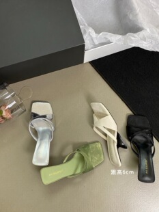 女夏季 时髦感 复古米白色方头高跟凉拖鞋 银色法式 坡跟露趾凉拖鞋