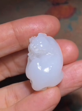 精品新疆和田玉籽料 貔貅 一级白油性脂粉好 温润细腻老糯31*18mm