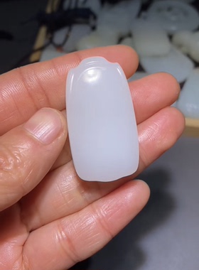 高品质新疆和田玉籽料平安无事牌 一级白油懦润过灯 41×22×11mm