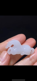 天然高品新疆和田籽料马到成功生肖马一级过灯正品 带证书全国复检