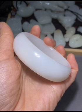 高品质新疆和田玉籽料超宽版手镯一级白细温润细腻油性十足57.6mm