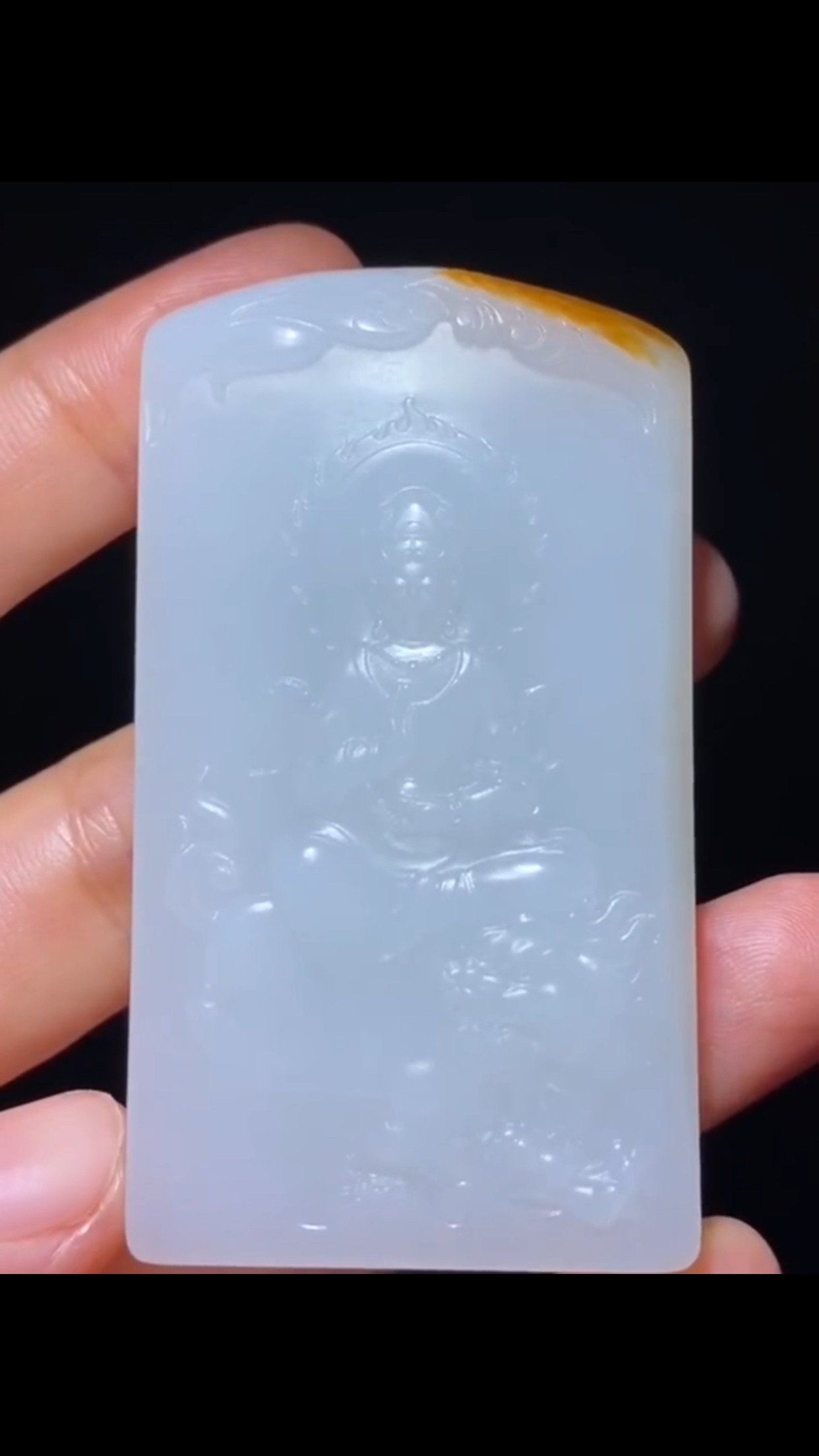 精品新疆和田玉籽料 文殊菩萨观音 皮色巧雕 白度一级 66×37×12