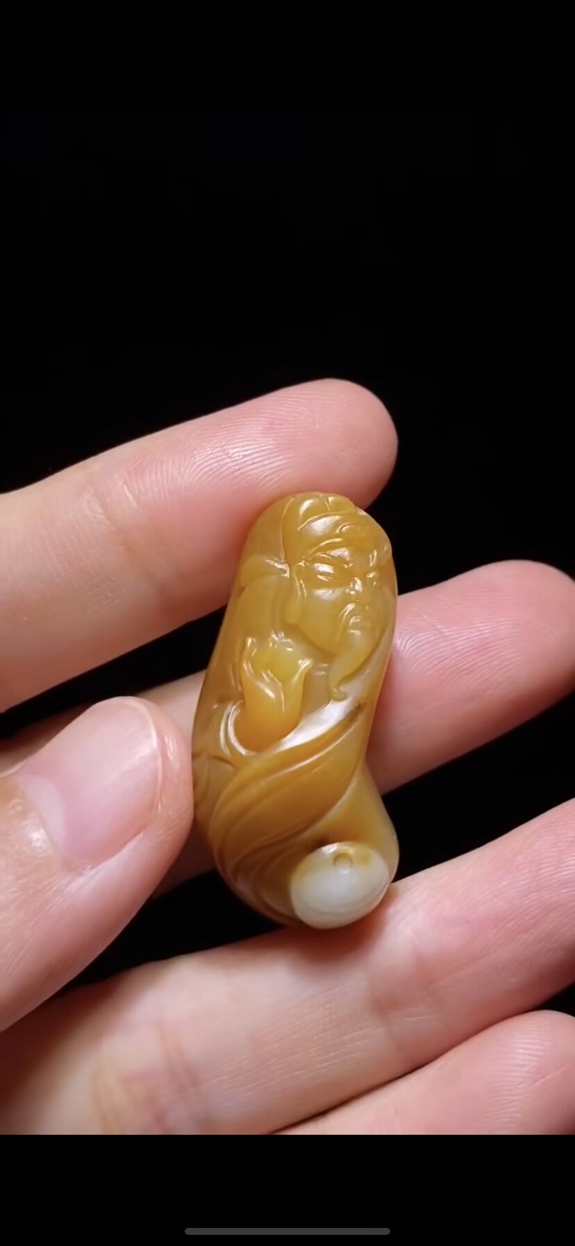 精品新疆和田玉籽料黄玉关公 玉种强留原皮 颜色老熟35×16×11mm