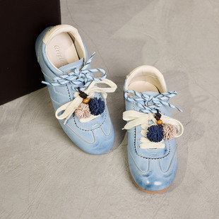 毛球花边撞色鞋 2026春季 浅蓝德训鞋 女森系软底百搭平底鞋 女 带单鞋