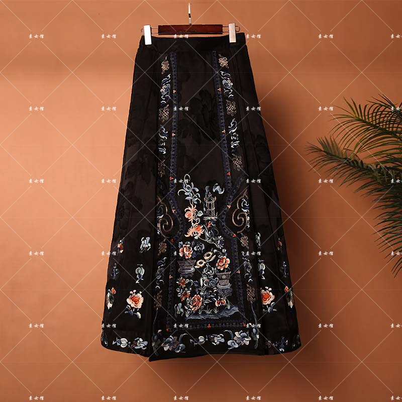 25303素女馆新款绣花马面裙