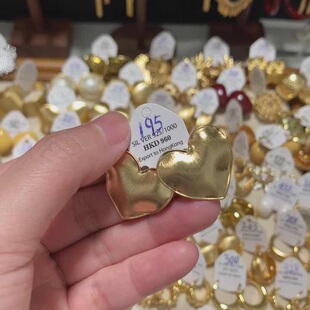 金色哑光爱心耳钉