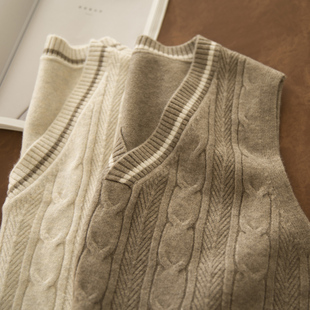 宠爱 秋冬新款绞花针织马甲女学院风拼色下摆大码套头背心叠穿