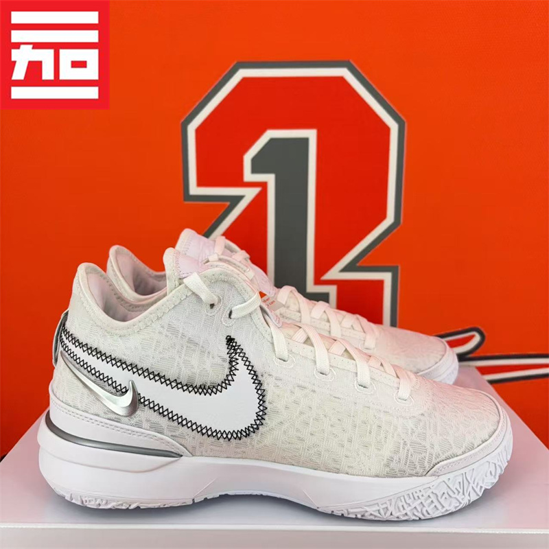Nike詹姆斯减震防滑篮球鞋