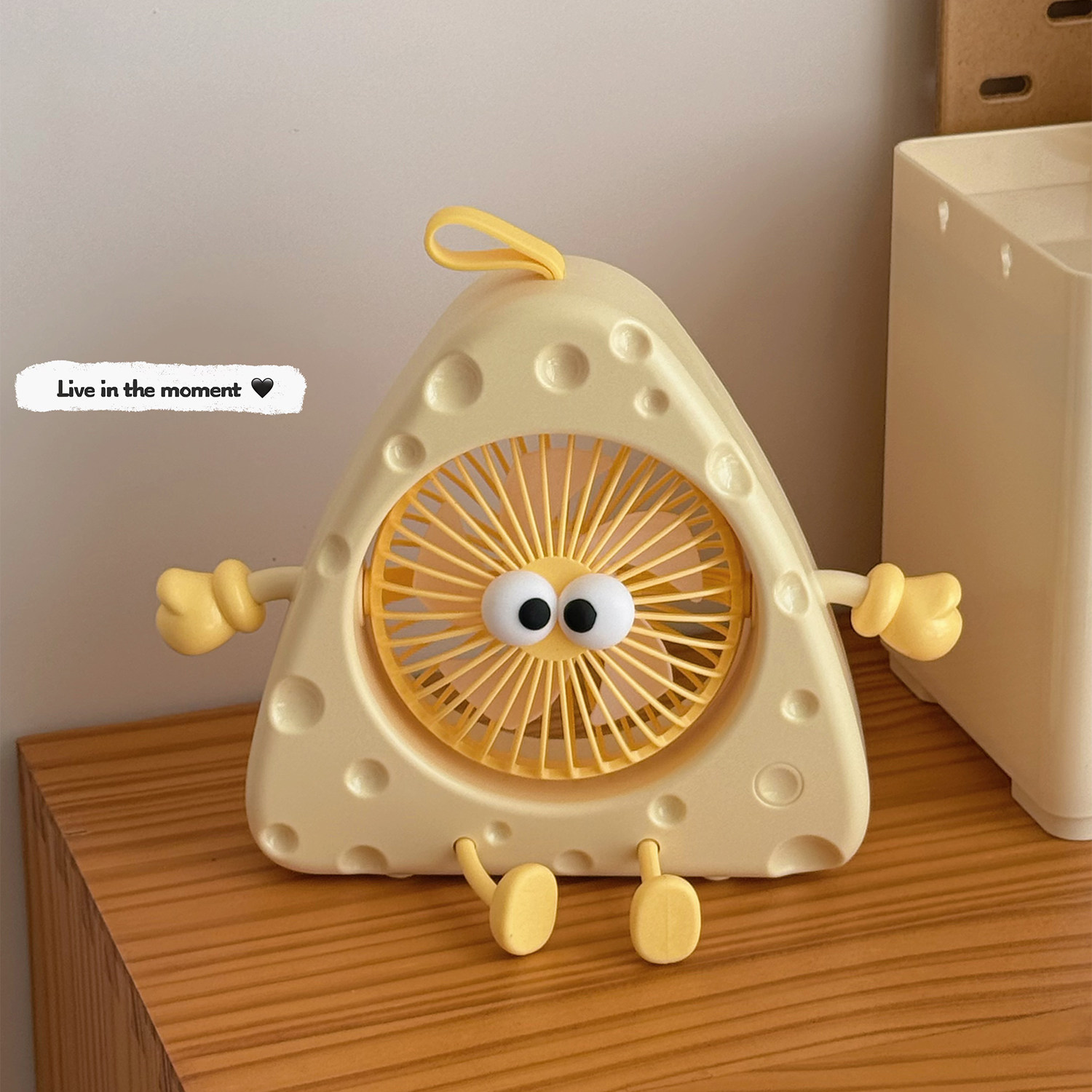 可爱小风扇创意学生上课宿舍夏季便携高颜值台式桌面usb充电风扇