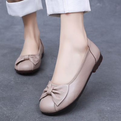 牛皮妈妈鞋中年平底小白皮鞋