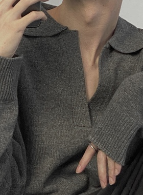 COLN松弛感这个词算是被V领翻领毛衣彻底拿捏住了 上身1定要叠穿