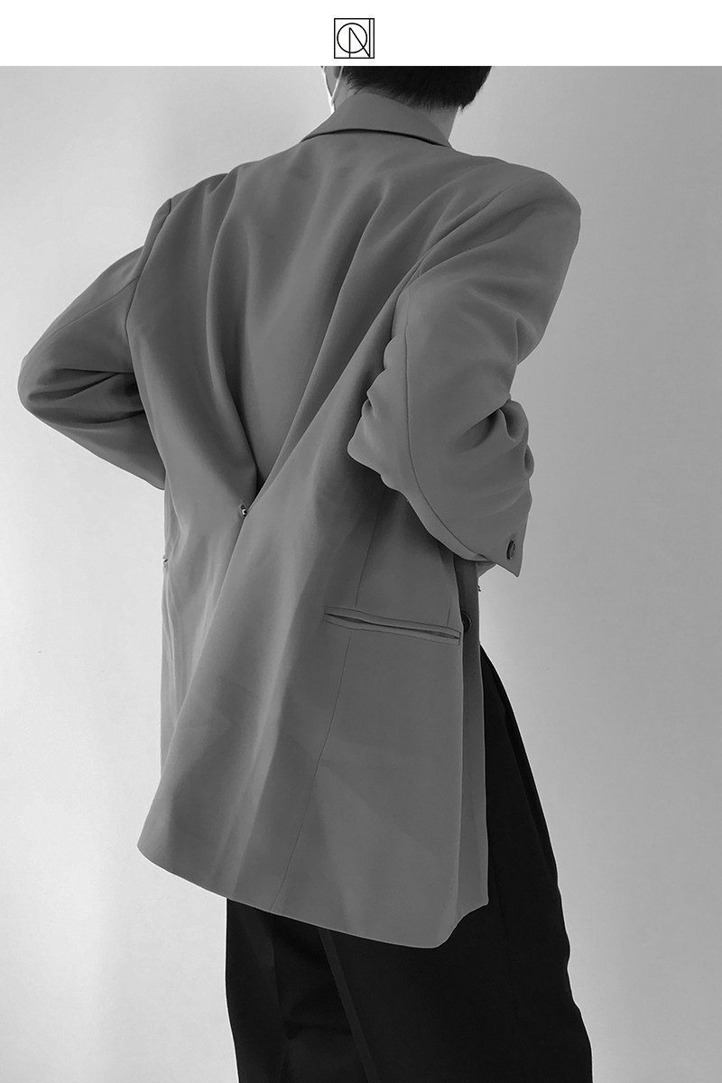 coln西装上纽扣的神奇之处是 雕塑腰线又有宽肩让你上身1秒有气场