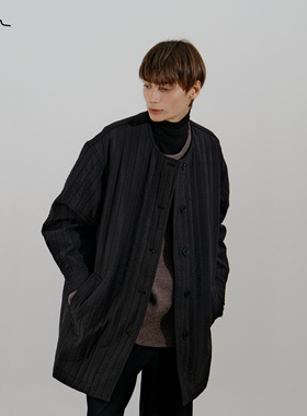 COLN冷风吹寒意起有无领坑条棉服也无惧寒风小tips是面料很特别