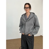 COLN晚风吹起舒爽卫衣终于占据主场 每一年 初秋都需要拉链卫衣