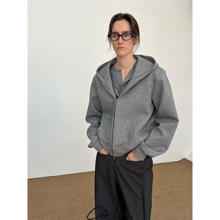 COLN晚风吹起舒爽卫衣终于占据主场 初秋都需要拉链卫衣 每一年