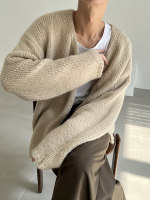 COLN粗针宽松V领开衫毛衣