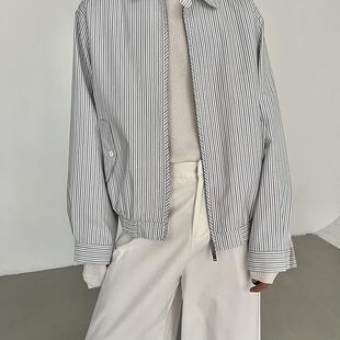 COLN选条纹吧毕竟是历经时光从未褪去 于是乎出现了条纹夹克 经典