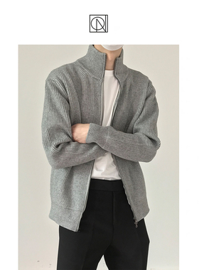 COLN确认过眼神 是助你冬日尽情叠中叠穿法1臂之力的拉链开衫毛衣