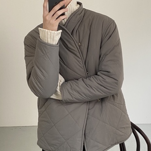 COLN菱形格无领棉服简直是过冬标配 给你不臃肿的时髦又留住温暖