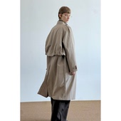 COLN是假两件风衣把戏藏在背影里后叠片给了转身 玄机也成了风格