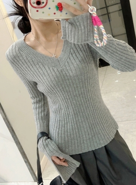 杭州四季青十三行设计感韩系上衣灰色V领长袖针织打底衫秋冬内搭