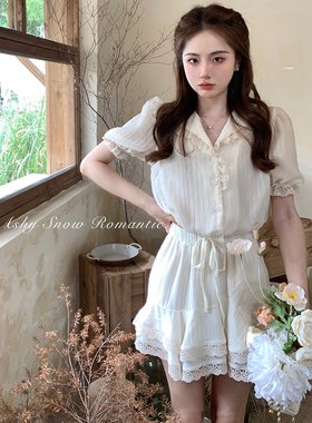 Ashy Snow 【福利折扣现货】奶油布蕾丝小翻领衬衫蛋糕短裙套装女