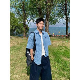 韩系穿搭天蓝色格子衬衫短袖男款夏季潮牌宽松高级感字母刺绣衬衣