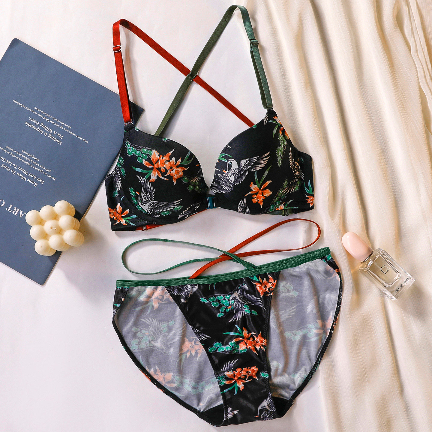 2026春新品女前扣大胸显小内衣小胸性感聚拢交叉美背上托纯欲文胸