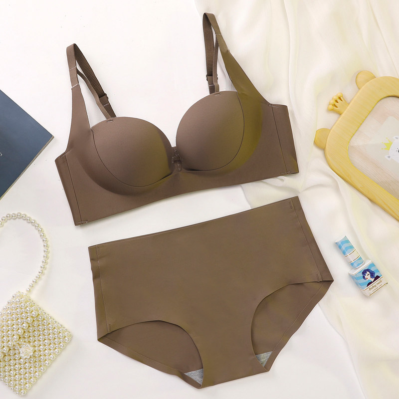 显大胸罩无钢圈小胸聚拢内衣女上托防下垂收副乳光面无痕文胸