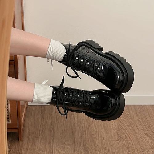 黑色厚底小短靴系带马丁靴女款
