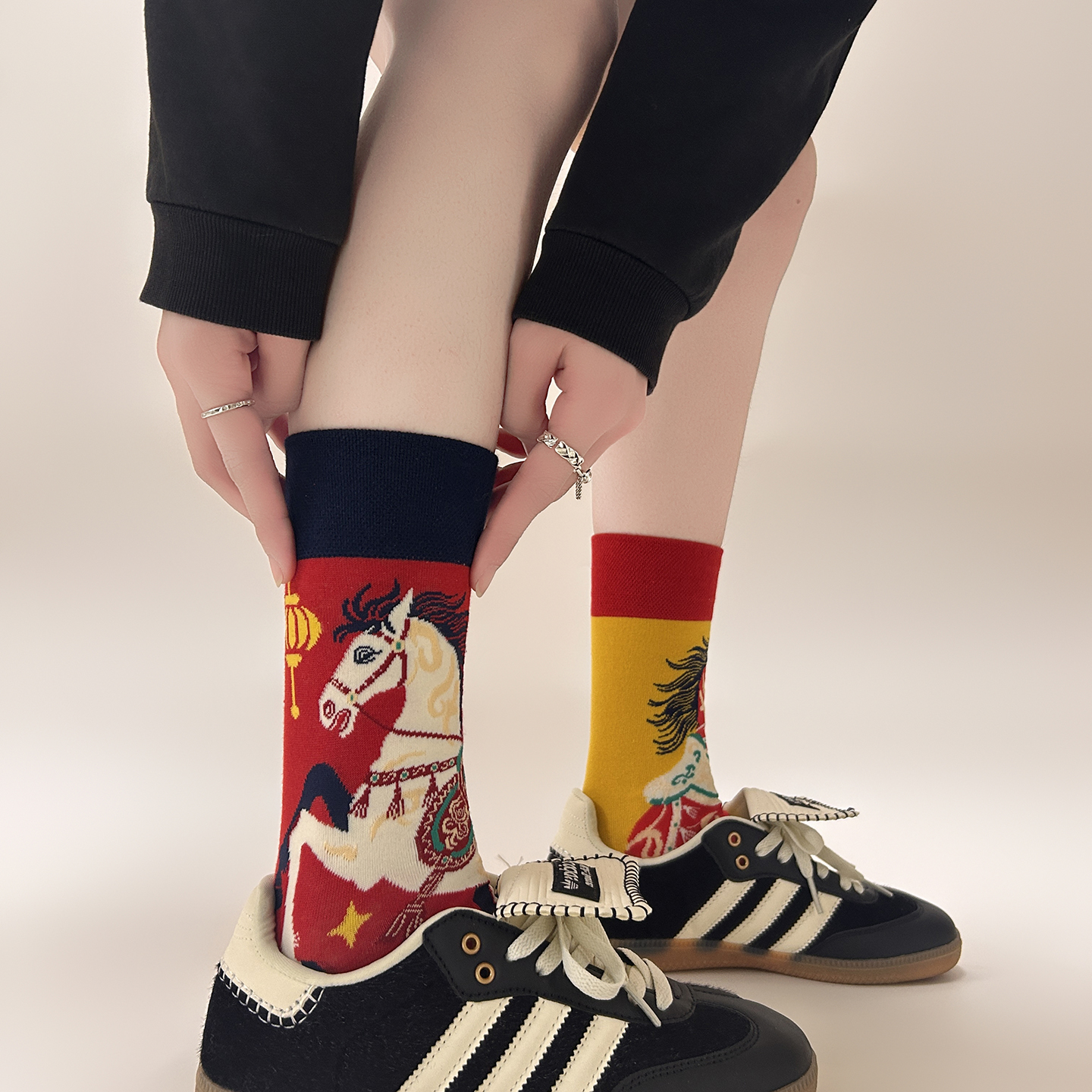 【5双装】新年马年AB袜子女~不对称设计红色本命年少女中筒棉袜~