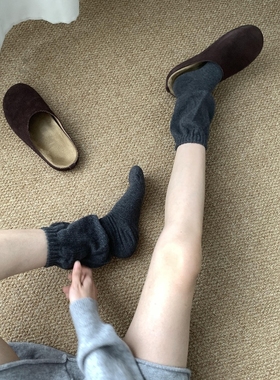 OOTD灰色堆堆袜的松弛感绝了！松松垮垮堆在脚踝~搭配博肯有feel~