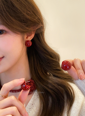 新年氛围感红色珍珠耳钉女高级感复古气质大气耳环精致百搭耳饰品