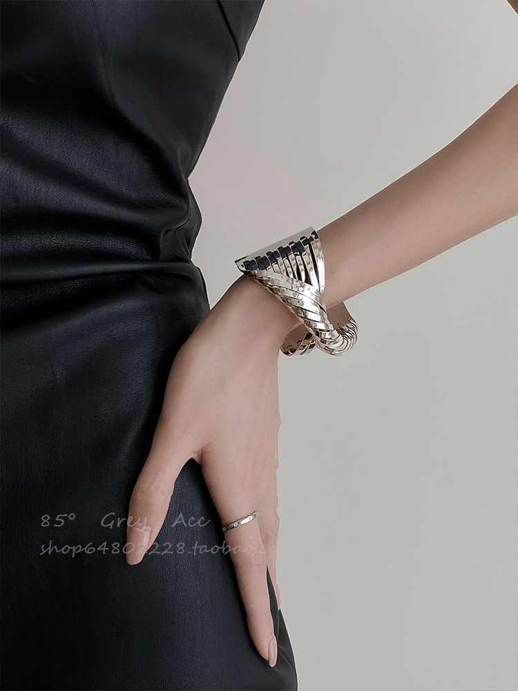 EUROPEAN AND AMERICAN INS COLD WIND CROSS AROUND METAL OPEN BRACELET FEMININE COUPLE BRACELET FASHION ARMBAND BRACELET HAND