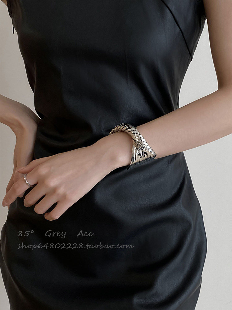 EUROPEAN AND AMERICAN INS COLD WIND CROSS AROUND METAL OPEN BRACELET FEMININE COUPLE BRACELET FASHION ARMBAND BRACELET HAND
