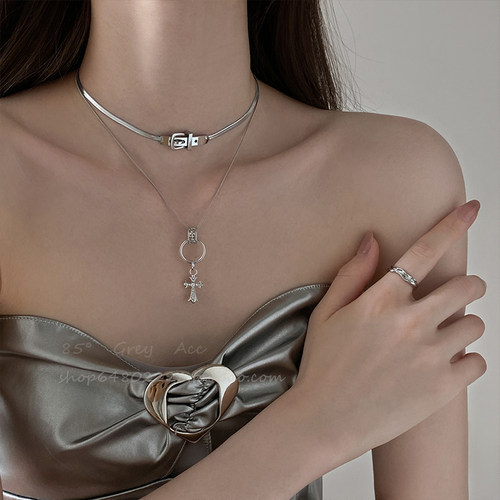 皮带扣叠戴圆环十字架吊坠项链