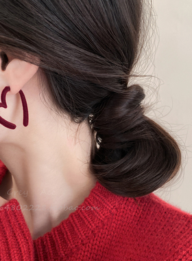 新年红色植绒爱心耳环女2026新款秋冬耳钉高级感复古港风气质耳饰