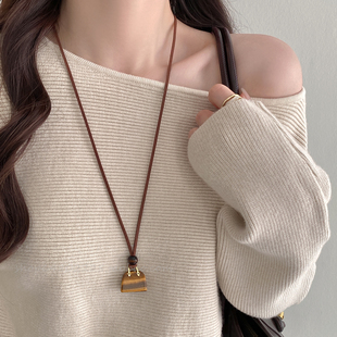 美拉德棕色项链女2026新款高级感秋冬搭配长款毛衣链吊坠配饰挂件