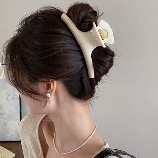 超大号乳白色弧形发夹女简约高级感后脑勺盘发抓夹时尚百搭鲨鱼夹